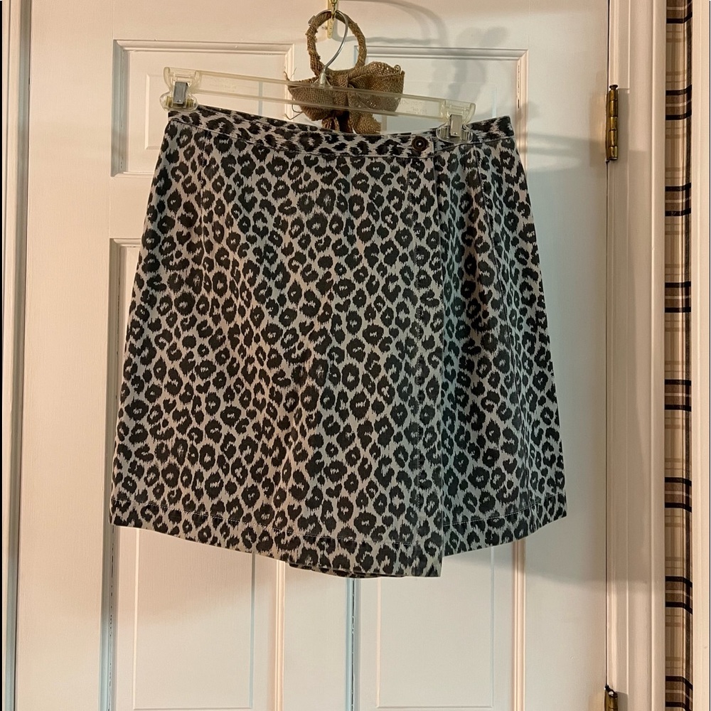 Liz Claiborne. Animal Print Culotte  Skort